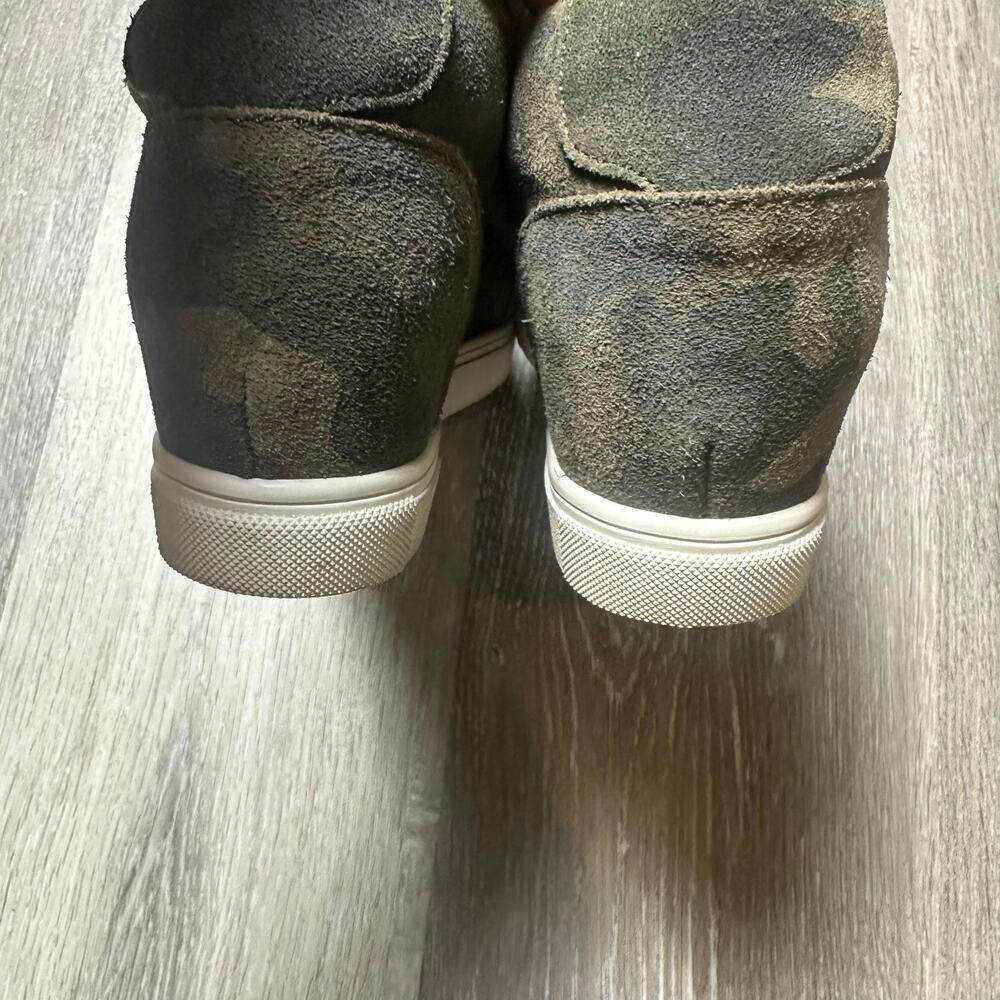 Blondo Glenda Camo Suede Waterproof Shoes - Picture 7 of 9